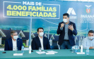 O convênio com a Pacaembu Construtora, empresa com sede em São Paulo, prevê investimentos de R$ 540 milhões. O acordo foi assinado nesta quarta-feira (5), em cerimônia no Palácio Iguaçu, pelo governador Carlos Massa Ratinho Junior, o presidente da Cohapar, Jorge Lange, prefeitos e representantes da empresa. A expectativa é que as casas fiquem prontas no primeiro semestre de 2022.