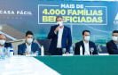 O convênio com a Pacaembu Construtora, empresa com sede em São Paulo, prevê investimentos de R$ 540 milhões. O acordo foi assinado nesta quarta-feira (5), em cerimônia no Palácio Iguaçu, pelo governador Carlos Massa Ratinho Junior, o presidente da Cohapar, Jorge Lange, prefeitos e representantes da empresa. A expectativa é que as casas fiquem prontas no primeiro semestre de 2022.