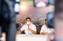O Governo do Estado começa a resolver um dos maiores gargalos rodoviários do Paraná. O Trevo Cataratas (BR-277), em Cascavel, na Região Oeste, será totalmente reconfigurado com a construção de um viaduto. A passagem em nível passa a se chamar Alsir Pelissaro e vai facilitar o fluxo de cerca de 45 mil veículos que circulam pelo local diariamente. O lançamento foi feito nesta segunda-feira (10), no local da obra, pelo governador Carlos Massa Ratinho Junior.