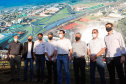 O Governo do Estado começa a resolver um dos maiores gargalos rodoviários do Paraná. O Trevo Cataratas (BR-277), em Cascavel, na Região Oeste, será totalmente reconfigurado com a construção de um viaduto. A passagem em nível passa a se chamar Alsir Pelissaro e vai facilitar o fluxo de cerca de 45 mil veículos que circulam pelo local diariamente. O lançamento foi feito nesta segunda-feira (10), no local da obra, pelo governador Carlos Massa Ratinho Junior.