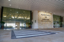 Logo após assinar a ordem de serviço para o início da reformulação do Trevo Cataratas, o governador Carlos Massa Ratinho Junior vistoriou as obras de modernização do Aeroporto Coronel Adalberto Mendes da Silva ou SBCA, em Cascavel, na Região Oeste
