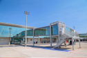 Logo após assinar a ordem de serviço para o início da reformulação do Trevo Cataratas, o governador Carlos Massa Ratinho Junior vistoriou as obras de modernização do Aeroporto Coronel Adalberto Mendes da Silva ou SBCA, em Cascavel, na Região Oeste