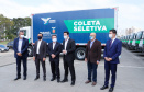 O governador Carlos Massa Ratinho Junior entregou nesta quarta-feira (12) 16 caminhões de coleta seletiva (tipo baú), 20 caminhões-pipa e 15 caminhões compactadores de lixo orgânico para 48 municípios do Paraná. O investimento total do Instituto Água e Terra (IAT), vinculado à Secretaria de Estado do Desenvolvimento Sustentável e Turismo, é de R$ 11,2 milhões.
