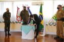 O Governador Carlos Massa Ratinho Junior recebe nesta quinta-feira (13/08), de maneira simbolica 100 fuzis do Exercito no Forte do PInheiro em Curitiba. Acompanhado do secretário da Segurança Pública do Paraná, Romulo Marinho Soares e do Comandante-Geral da Policia Militar do Paraná, coronel Péricles de Matos. Curitiba, 13/08/2020 - Foto: Geraldo Bubniak/AEN