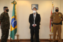 O Governador Carlos Massa Ratinho Junior recebe nesta quinta-feira (13/08), de maneira simbolica 100 fuzis do Exercito no Forte do PInheiro em Curitiba. Acompanhado do secretário da Segurança Pública do Paraná, Romulo Marinho Soares e do Comandante-Geral da Policia Militar do Paraná, coronel Péricles de Matos. Curitiba, 13/08/2020 - Foto: Geraldo Bubniak/AEN