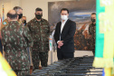 O Governador Carlos Massa Ratinho Junior recebe nesta quinta-feira (13/08), de maneira simbolica 100 fuzis do Exercito no Forte do PInheiro em Curitiba. Acompanhado do secretário da Segurança Pública do Paraná, Romulo Marinho Soares e do Comandante-Geral da Policia Militar do Paraná, coronel Péricles de Matos. Curitiba, 13/08/2020 - Foto: Geraldo Bubniak/AEN