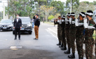 O Governo do Paraná recebeu 100 fuzis calibre 7,62 mm M964 do Exército Brasileiro. A entrega simbólica foi feita pelo general Carlos José Russo Assumpção Penteado, comandante da 5ª Divisão de Exército, ao governador Carlos Massa Ratinho Junior nesta quinta-feira (13) no Forte do Pinheirinho, em Curitiba.
