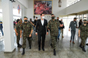 O Governo do Paraná recebeu 100 fuzis calibre 7,62 mm M964 do Exército Brasileiro. A entrega simbólica foi feita pelo general Carlos José Russo Assumpção Penteado, comandante da 5ª Divisão de Exército, ao governador Carlos Massa Ratinho Junior nesta quinta-feira (13) no Forte do Pinheirinho, em Curitiba.