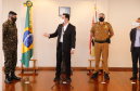 O Governo do Paraná recebeu 100 fuzis calibre 7,62 mm M964 do Exército Brasileiro. A entrega simbólica foi feita pelo general Carlos José Russo Assumpção Penteado, comandante da 5ª Divisão de Exército, ao governador Carlos Massa Ratinho Junior nesta quinta-feira (13) no Forte do Pinheirinho, em Curitiba.
