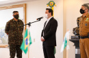 O Governo do Paraná recebeu 100 fuzis calibre 7,62 mm M964 do Exército Brasileiro. A entrega simbólica foi feita pelo general Carlos José Russo Assumpção Penteado, comandante da 5ª Divisão de Exército, ao governador Carlos Massa Ratinho Junior nesta quinta-feira (13) no Forte do Pinheirinho, em Curitiba.