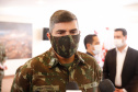 O Governo do Paraná recebeu 100 fuzis calibre 7,62 mm M964 do Exército Brasileiro. A entrega simbólica foi feita pelo general Carlos José Russo Assumpção Penteado, comandante da 5ª Divisão de Exército, ao governador Carlos Massa Ratinho Junior nesta quinta-feira (13) no Forte do Pinheirinho, em Curitiba.