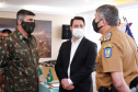 O Governo do Paraná recebeu 100 fuzis calibre 7,62 mm M964 do Exército Brasileiro. A entrega simbólica foi feita pelo general Carlos José Russo Assumpção Penteado, comandante da 5ª Divisão de Exército, ao governador Carlos Massa Ratinho Junior nesta quinta-feira (13) no Forte do Pinheirinho, em Curitiba.