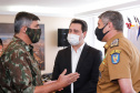 O Governo do Paraná recebeu 100 fuzis calibre 7,62 mm M964 do Exército Brasileiro. A entrega simbólica foi feita pelo general Carlos José Russo Assumpção Penteado, comandante da 5ª Divisão de Exército, ao governador Carlos Massa Ratinho Junior nesta quinta-feira (13) no Forte do Pinheirinho, em Curitiba.