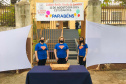 Escolas estaduais fazem entrega de material impresso por drive-thru. Foto:SEED