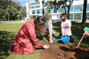 O Governador Carlos Massa Ratinho Junior participa nesta sexta-feira (28), da campanha Floresce Paraná, em comemoração ao Dia Nacional do Voluntariado. A ação é liderada pela primeira-dama do Estado e presidente do Conselho de Ação Solidária, Luciana Saito Massa. Acompanhados do secretário do Desenvolvimento Sustentável e do Turismo, Marcio Nunes.     Curitiba, 28/08/2020. Foto: Geraldo Bubniak/AEN