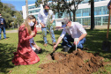 O Governador Carlos Massa Ratinho Junior participa nesta sexta-feira (28), da campanha Floresce Paraná, em comemoração ao Dia Nacional do Voluntariado. A ação é liderada pela primeira-dama do Estado e presidente do Conselho de Ação Solidária, Luciana Saito Massa. Acompanhados do secretário do Desenvolvimento Sustentável e do Turismo, Marcio Nunes.     Curitiba, 28/08/2020. Foto: Geraldo Bubniak/AEN