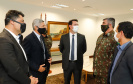 O governador Carlos Massa Ratinho Junior também se reuniu nesta terça-feira (1º) com os generais Carlos José Russo Assumpção Penteado, comandante da 5ª Divisão do Exército, Sérgio Martins, comandante da 5ª Brigada de Cavalaria Blindada de Ponta Grossa, e Joarez Alves Pereira Junior, Vice-Chefe do Departamento de Educação e Cultura do Exército. O encontro serviu para a discussão de diversas possibilidades de parcerias entre o Governo do Estado e o governo federal.