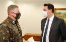 O governador Carlos Massa Ratinho Junior também se reuniu nesta terça-feira (1º) com os generais Carlos José Russo Assumpção Penteado, comandante da 5ª Divisão do Exército, Sérgio Martins, comandante da 5ª Brigada de Cavalaria Blindada de Ponta Grossa, e Joarez Alves Pereira Junior, Vice-Chefe do Departamento de Educação e Cultura do Exército. O encontro serviu para a discussão de diversas possibilidades de parcerias entre o Governo do Estado e o governo federal.
