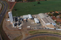 O governador Carlos Massa Ratinho Junior participou nesta quarta-feira (2) da inauguração do novo frigorífico da Lar Cooperativa Agroindustrial em Rolândia, no Norte do Paraná. O complexo industrial terá um abatedouro de aves com capacidade de processamento diário de 175 mil frangos, uma fábrica de rações com capacidade de produzir 19 mil toneladas/mês e uma unidade de recepção e beneficiamento de grãos com capacidade de 16,8 mil toneladas.
Foto:Assessoria de Imprensa/LAR