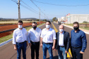 O governador Carlos Massa Ratinho Junior vistoriou também nesta quarta-feira (02) a obra estruturante da Rua Cristiano Kussmaul, na região sul de Apucarana. A reconstrução de um trecho de 2,3 quilômetros, que está alinhada com a duplicação do Contorno Sul do município, será finalizada em setembro.