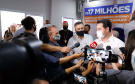 O Governo do Estado vai investir R$ 16,2 milhões na reforma e ampliação do Hospital da Providência, em Apucarana, no Vale do Ivaí. A ordem de serviço foi assinada nesta quarta-feira (02) pelo governador Carlos Massa Ratinho Junior em cerimônia na sede do complexo médico. A contrapartida do hospital é de R$ 853 mil. O prazo para a conclusão da obra é de 18 meses.