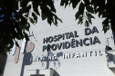 O Governo do Estado vai investir R$ 16,2 milhões na reforma e ampliação do Hospital da Providência, em Apucarana, no Vale do Ivaí. A ordem de serviço foi assinada nesta quarta-feira (02) pelo governador Carlos Massa Ratinho Junior em cerimônia na sede do complexo médico. A contrapartida do hospital é de R$ 853 mil. O prazo para a conclusão da obra é de 18 meses.