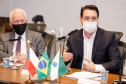 A montadora de caminhões TatraBras, que pertence ao grupo CSG Aerospace, da República Tcheca, oficializou nesta quinta-feira (3) investimento de R$ 102 milhões até 2026 em uma planta em Ponta Grossa, na região dos Campos Gerais. O protocolo de adesão da empresa ao programa de benefícios fiscais do Paraná foi assinado pelo governador Carlos Massa Ratinho Junior e pelo presidente da empresa, Rui Lemes, no Palácio Iguaçu.