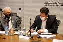A montadora de caminhões TatraBras, que pertence ao grupo CSG Aerospace, da República Tcheca, oficializou nesta quinta-feira (3) investimento de R$ 102 milhões até 2026 em uma planta em Ponta Grossa, na região dos Campos Gerais. O protocolo de adesão da empresa ao programa de benefícios fiscais do Paraná foi assinado pelo governador Carlos Massa Ratinho Junior e pelo presidente da empresa, Rui Lemes, no Palácio Iguaçu.