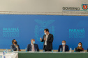 O governador Carlos Massa Ratinho Junior, o presidente do Tribunal de Justiça do Paraná, desembargador Adalberto Xisto Pereira, e o segundo vice-presidente, desembargador José Laurindo de Souza Netto formalizaram nesta quinta-feira (3) a criação do Cejus Casa Fácil e do Cejusc Fundiário, que vão atuar na mediação e conciliação de conflitos no Estado.foto Gilson Abreu/Aen