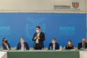 O governador Carlos Massa Ratinho Junior, o presidente do Tribunal de Justiça do Paraná, desembargador Adalberto Xisto Pereira, e o segundo vice-presidente, desembargador José Laurindo de Souza Netto formalizaram nesta quinta-feira (3) a criação do Cejus Casa Fácil e do Cejusc Fundiário, que vão atuar na mediação e conciliação de conflitos no Estado.foto Gilson Abreu/Aen
