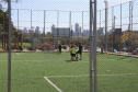 Meu Campinho em Maringa. O espaço tem um campo de futebol de grama sintética, playground com piso emborrachado e com iluminação, bicicletários, bebedouro, mesas de jogos, floreiras e lixeiras -  04/08/2020 -  Foto: Geraldo Bubniak/AEN