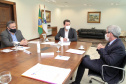 O governador Carlos Massa Ratinho Junior assinou nesta terça-feira (22), no Palácio Iguaçu, a ordem de serviço para as obras de ampliação da estrutura de atendimento do Hospital São Vicente, em Curitiba. Serão investidos R$ 2,3 milhões para a reforma e construção de um novo espaço em um imóvel localizado na Rua Brigadeiro Franco, cedido ao centro médico pelo Instituto Brasileiro do Meio Ambiente e dos Recursos Naturais Renováveis (Ibama)..Foto: Ari dias/AEN.