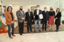 O governador Carlos Massa Ratinho Junior assinou nesta terça-feira (22), no Palácio Iguaçu, a ordem de serviço para as obras de ampliação da estrutura de atendimento do Hospital São Vicente, em Curitiba. Serão investidos R$ 2,3 milhões para a reforma e construção de um novo espaço em um imóvel localizado na Rua Brigadeiro Franco, cedido ao centro médico pelo Instituto Brasileiro do Meio Ambiente e dos Recursos Naturais Renováveis (Ibama)..Foto: Ari dias/AEN.