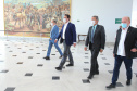 O governador Carlos Massa Ratinho Junior e o diretor-geral brasileiro de Itaipu, Joaquim Silva e Luna, formalizam nesta sexta-feira (25),  no Palácio Iguaçu, uma parceria entre o Estado e a hidrelétrica para a duplicação de 8,7 quilômetros da BR-469, em Foz do Iguaçu.  Curitiba, 24/09/2020. Foto: Geraldo Bubniak/AEN