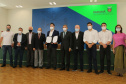 O governador Carlos Massa Ratinho Junior e o diretor-geral brasileiro de Itaipu, Joaquim Silva e Luna, formalizam nesta sexta-feira (25),  no Palácio Iguaçu, uma parceria entre o Estado e a hidrelétrica para a duplicação de 8,7 quilômetros da BR-469, em Foz do Iguaçu.  Curitiba, 24/09/2020. Foto: Geraldo Bubniak/AEN