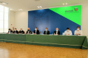 O governador Carlos Massa Ratinho Junior e o diretor-geral brasileiro de Itaipu, Joaquim Silva e Luna, formalizam nesta sexta-feira (25),  no Palácio Iguaçu, uma parceria entre o Estado e a hidrelétrica para a duplicação de 8,7 quilômetros da BR-469, em Foz do Iguaçu.  Curitiba, 24/09/2020. Foto: Geraldo Bubniak/AEN