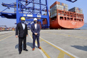 O Porto de Paranaguá recebeu nesta sexta-feira (2) a visita oficial do embaixador plurinacional da Bolívia, Wilfredo Rojo. A comitiva boliviana veio conhecer um possível depósito franco, que será doado pelo Governo Federal ao país vizinho. O processo de cessão é instruído pelo Ministério da Infraestrutura, através da Secretaria Nacional dos Portos.