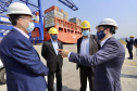 O Porto de Paranaguá recebeu nesta sexta-feira (2) a visita oficial do embaixador plurinacional da Bolívia, Wilfredo Rojo. A comitiva boliviana veio conhecer um possível depósito franco, que será doado pelo Governo Federal ao país vizinho. O processo de cessão é instruído pelo Ministério da Infraestrutura, através da Secretaria Nacional dos Portos.