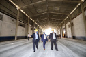 O Porto de Paranaguá recebeu nesta sexta-feira (2) a visita oficial do embaixador plurinacional da Bolívia, Wilfredo Rojo. A comitiva boliviana veio conhecer um possível depósito franco, que será doado pelo Governo Federal ao país vizinho. O processo de cessão é instruído pelo Ministério da Infraestrutura, através da Secretaria Nacional dos Portos.
