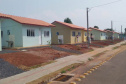 esta sexta feira (2), onze famílias que vivem na cidade de Mangueirinha, no Sudoeste do Paraná, receberam as chaves da casa própria. As moradias estão localizadas no bairro Nova Esperança, em um empreendimento que recebeu um investimento de R$ 644 mil reais por meio do programa Nossa Gente Paraná, do Governo do Estado. (Foto: Eduardo Cioatto / Cohapar)