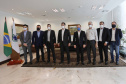 JBS planeja investir na industrialização de alimentos no Paraná. As principais premissas desse plano de investimento, que ainda está sendo elaborado, foram apresentadas pelo CEO da JBS, Wesley Filho, ao governador Carlos Massa Ratinho Junior no Palácio Iguaçu nesta segunda-feira (5). Foto: Jonathan Campos/AEN