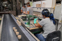 Porcelanas Germer. Criada em 1978, a fábrica emprega cerca de 500 pessoas e produz em média um milhão de peças por mês.Feito no Paraná. Foto: Ari Dias/AEN.