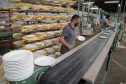  Uma das mais tradicionais indústrias da cidade é a Schimidt. A empresa, fundada em 1945, tem uma fábrica operando desde 1953 e hoje é uma das marcas de louças de mesa mais tradicionais do Brasil.. Foto: Ari Dias/AEN.