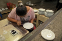  Uma das mais tradicionais indústrias da cidade é a Schimidt. A empresa, fundada em 1945, tem uma fábrica operando desde 1953 e hoje é uma das marcas de louças de mesa mais tradicionais do Brasil.. Foto: Ari Dias/AEN..