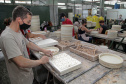  Uma das mais tradicionais indústrias da cidade é a Schimidt. A empresa, fundada em 1945, tem uma fábrica operando desde 1953 e hoje é uma das marcas de louças de mesa mais tradicionais do Brasil.. Foto: Ari Dias/AEN.
