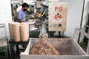  Uma das mais tradicionais indústrias da cidade é a Schimidt. A empresa, fundada em 1945, tem uma fábrica operando desde 1953 e hoje é uma das marcas de louças de mesa mais tradicionais do Brasil.. Foto: Ari Dias/AEN.
