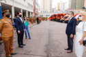 O governador Carlos Massa Ratinho Junior participou nesta quinta-feira (8) da comemoração dos 108 anos do Corpo de Bombeiros do Paraná. Na cerimônia, realizada no Quartel do Comando-Geral, em Curitiba, ele entregou à corporação 15 novas viaturas, incluindo quatro caminhões autobomba tanque. O investimento nos veículos foi de cerca de R$ 4,5 milhões.