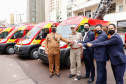 O governador Carlos Massa Ratinho Junior participou nesta quinta-feira (8) da comemoração dos 108 anos do Corpo de Bombeiros do Paraná. Na cerimônia, realizada no Quartel do Comando-Geral, em Curitiba, ele entregou à corporação 15 novas viaturas, incluindo quatro caminhões autobomba tanque. O investimento nos veículos foi de cerca de R$ 4,5 milhões.