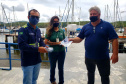 O cuidado com animais marinhos que vivem na área dos portos de Paranaguá e Antonina é o tema de uma nova campanha da Portos do Paraná. A empresa pública, em conjunto com a Cia Ambiental, desenvolveu uma cartilha para orientar embarcações sobre como agir ao encontrar grupos de botos-cinza durante a navegação.