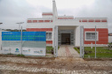 A famosa brincadeira do antes e depois da transformação que anima programas de auditório pelo País serve para ilustrar bem a situação do Centro de Referência Especializado de Assistência Social (Creas) de Pontal Paraná, no Litoral. A estrutura provisória, acanhada, que funciona nos fundos de uma unidade da secretaria municipal da Saúde, vai dar lugar a um complexo novo, com 206 metros quadrados, projetado para receber todas as atividades desenvolvidas pelo órgão no balneário de Ipanema.